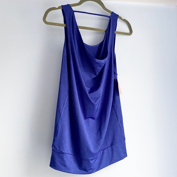 Scooped Reversible Athletic Top - Picture 2 of 3